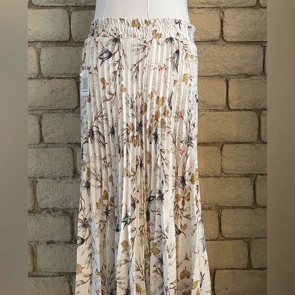 White floral pleated long skirt - Picture 7 of 9